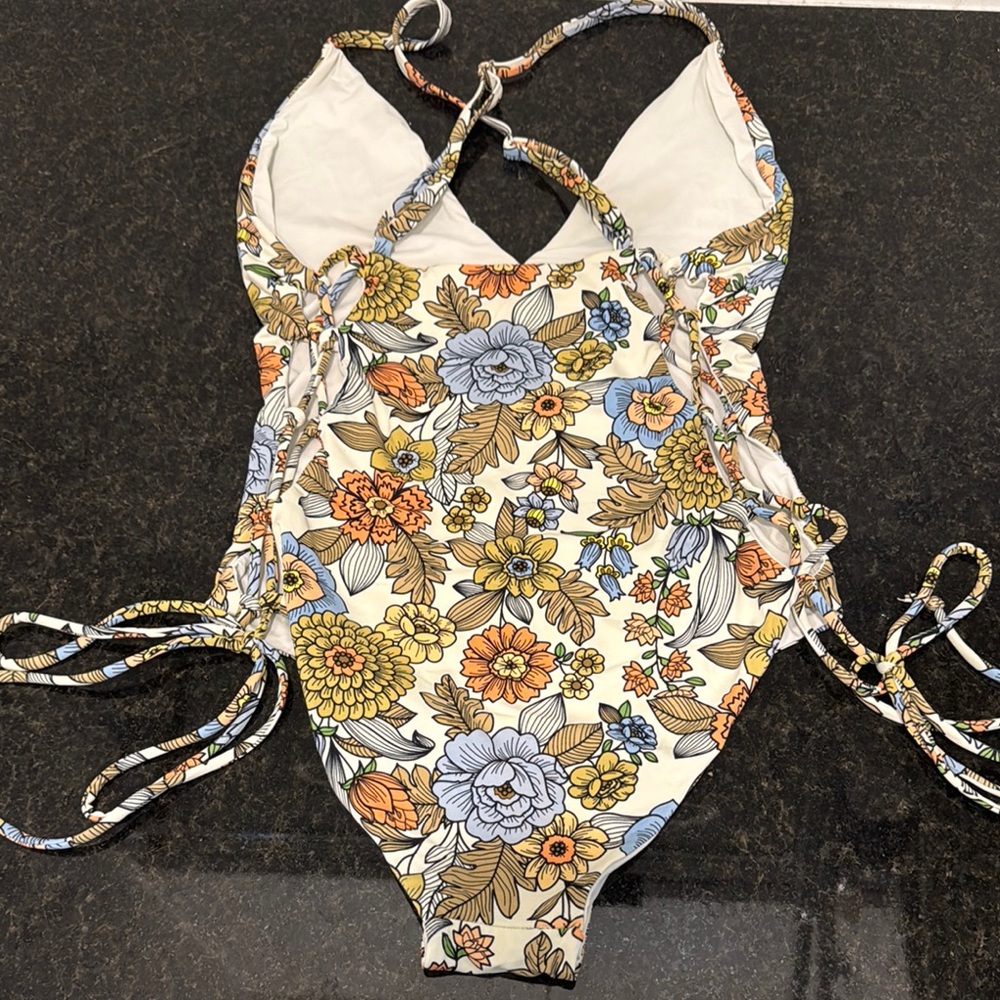 Floral One Piece - Picture 4 of 4